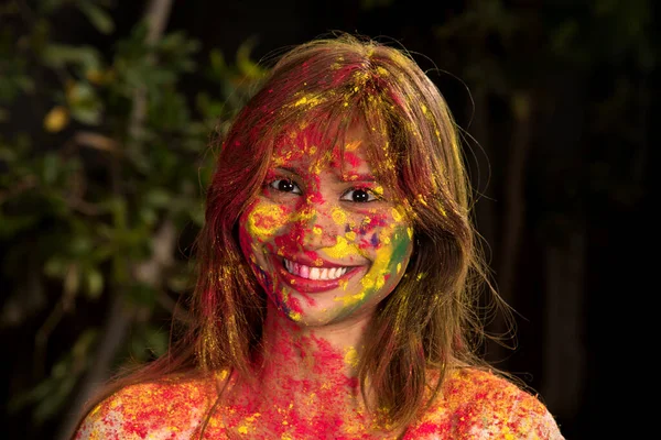 Retrato Una Joven Feliz Festival Colores Holi Chica Posando Celebrando — Foto de Stock