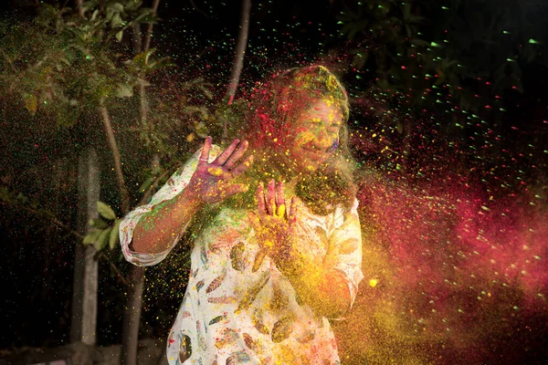 Young Girl Plays Colors Occasion Holi Concept Indian Festival Holi — Stock Photo, Image