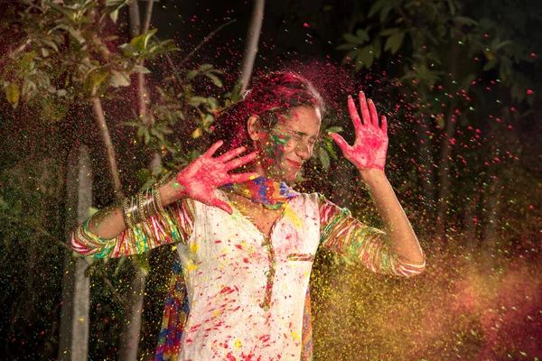 Young Girl Plays Colors Occasion Holi Concept Indian Festival Holi — Stock Photo, Image