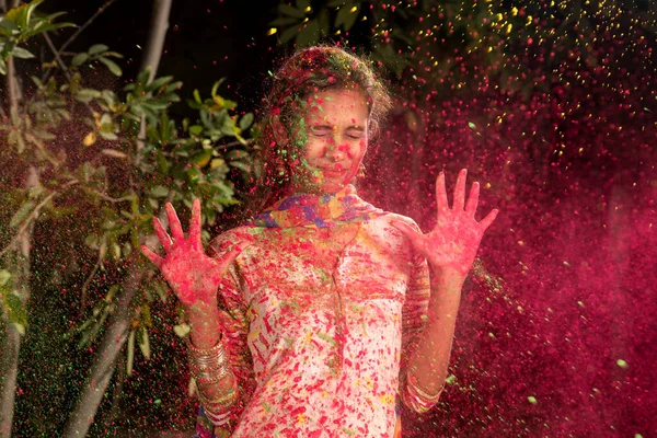 Young Girl Plays Colors Occasion Holi Concept Indian Festival Holi — Stock Photo, Image