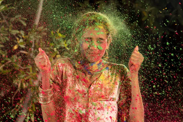 Junges Mädchen Spielt Anlässlich Des Holi Mit Farben Konzept Für — Stockfoto