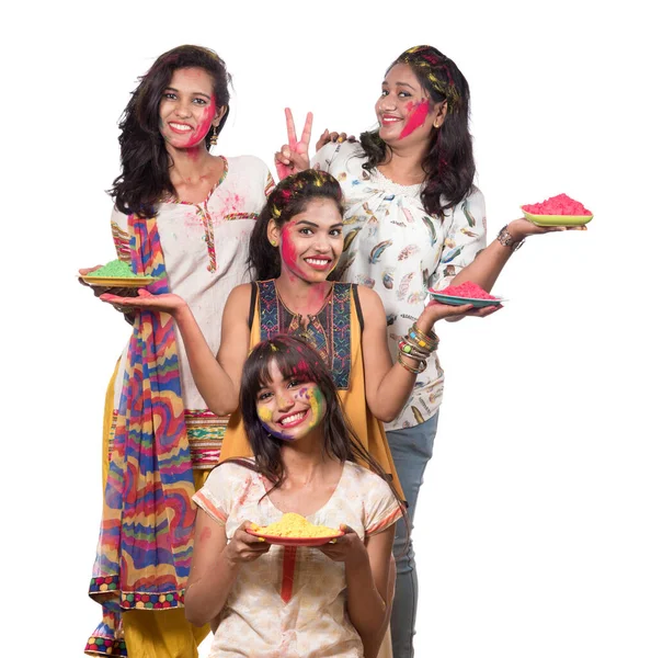 Skupina Šťastných Mladých Dívek Baví Barevným Práškem Holi Festivalu Barev — Stock fotografie