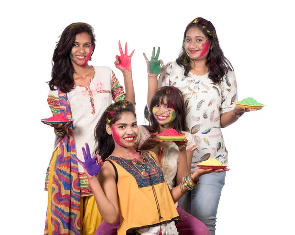 Skupina Šťastných Mladých Dívek Baví Barevným Práškem Holi Festivalu Barev — Stock fotografie