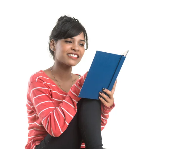 Guapa Joven Sosteniendo Libro Posando Sobre Fondo Blanco — Foto de Stock