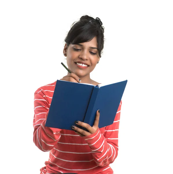 Guapa Joven Sosteniendo Libro Posando Sobre Fondo Blanco — Foto de Stock