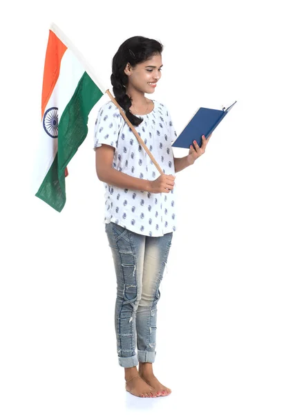 Meisje Met Indiase Vlag Tricolor Boek Witte Achtergrond Indiase Onafhankelijkheidsdag — Stockfoto
