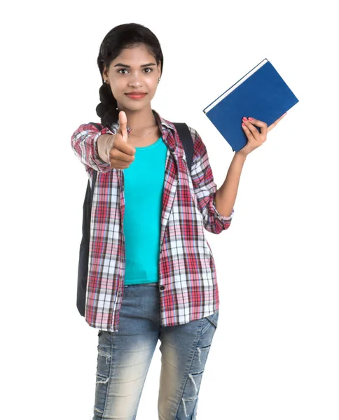 Jonge Indiase Vrouw Met Rugzak Staande Met Notebooks Poseren Een — Stockfoto