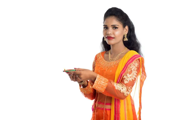 Portrét Indické Tradiční Dívky Drží Diya Dívka Slaví Diwali Nebo — Stock fotografie