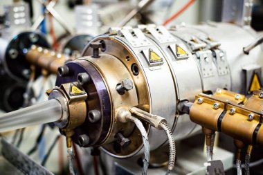 Plastik malzemelerin çıkarılması için ekstradan makine, yakın plan görünüm