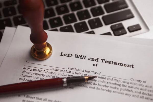 Notarys public pen and stamp on testament and last will. — Stock Photo, Image