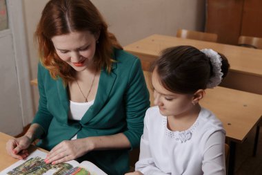 Öğrenci bir ilköğretim okulu öğrenci özel ders