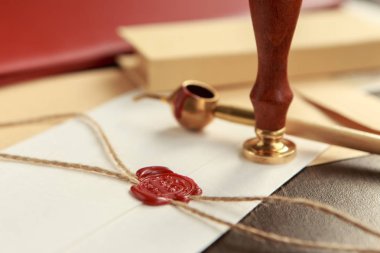 Vasiyetnamede ve son arzusunda halka açık kalem ve damga yok. Noter kamu araçları