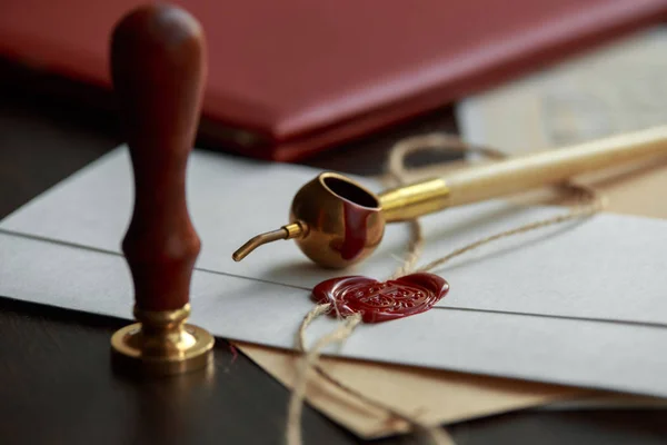 Notarys penna pubblica e timbro sul testamento e l'ultima volontà. Strumenti pubblici notarili — Foto Stock