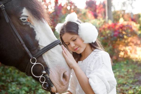 Therapy with horses - hippo therapy — Stock Photo, Image