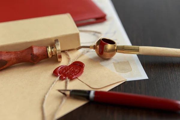 Oude notariële wax zegel op gebonden scroll, close-up — Stockfoto