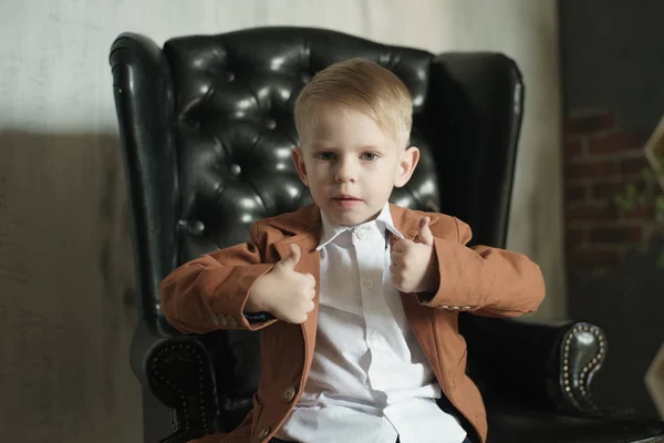 Portrait of a kid businessman on the modern background — Stock Photo, Image