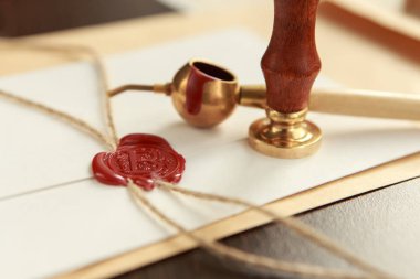 Dolma kalem karanlık oda konsepti ile bir sözleşme imzalama noter. kalem iş adam hukuk avukat avukat noter