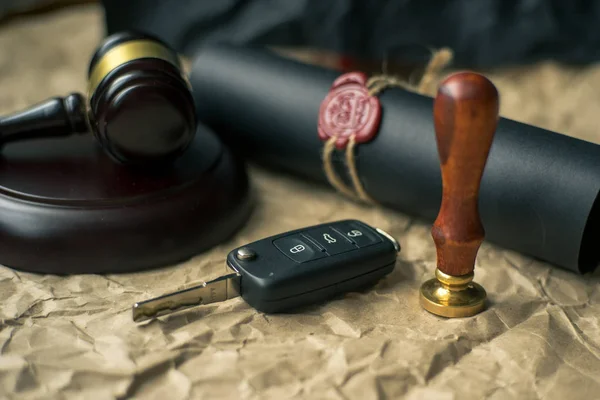 Willensrolle auf dem Tisch. das Konzept des letzten Willens. — Stockfoto