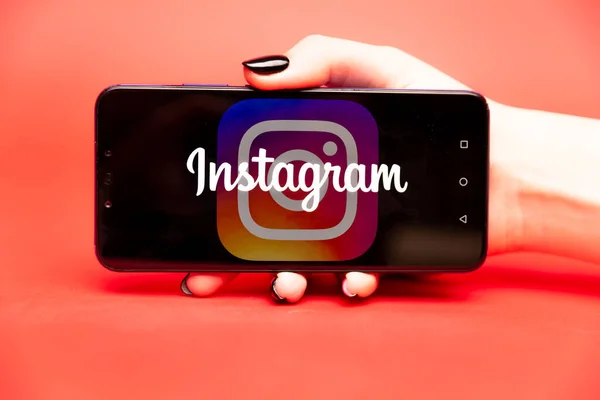 26 08 2019 Tula: Instagram pada tampilan telepon. Logo — Stok Foto