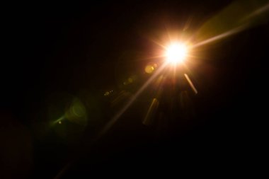 Siyahta soyut Doğal Güneş parlaması