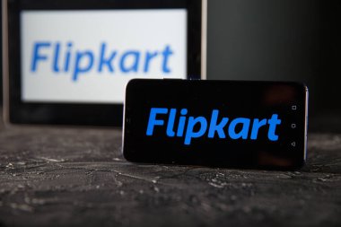 Tula 24 09 2019: Tablet ve telefon ekranında Flipkart.