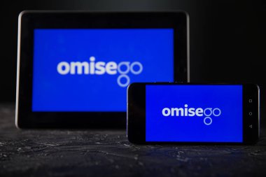 Tula 24 09 2019: Tablet ve telefon ekranında Omisedo.