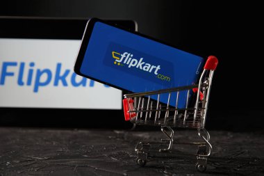 Tula 24 09 2019: Telefon ekranında Flipkart.