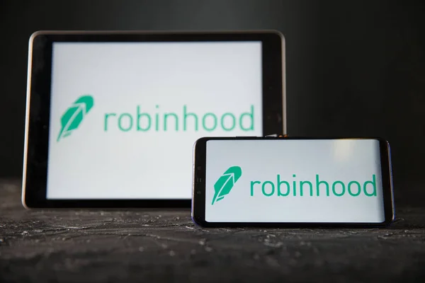 Tula 24 09 2019: robinhood na tabletu a displeji telefonu. — Stock fotografie