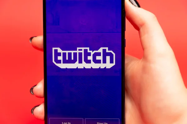 26 08 2019 Tula: Twitch en la pantalla del teléfono. Logotipo —  Fotos de Stock