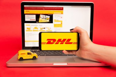 26 08 2019 Tula: Dhl telefon ekranında. Logo