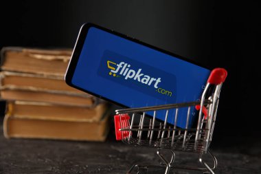 Tula 24 09 2019: Telefon ekranında Flipkart.