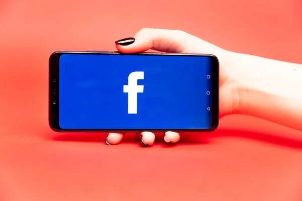 26 08 2019 Tula: Facebook on the phone display. Logo — Stok Foto