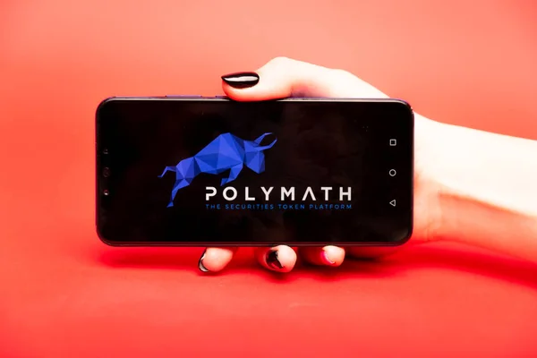 26 08 2019 Tula: POLIMATH en la pantalla del teléfono. Logotipo — Foto de Stock