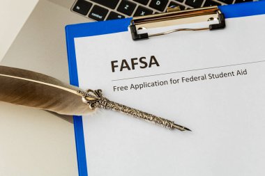 Fafsa beyanı masadaki boş belge.