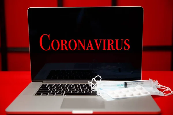 Laptop monitor screen with the warning text coronavirus. Chinese virus concept. — Stok fotoğraf