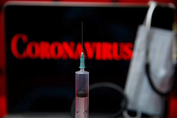 Coronavirus en la pantalla del portátil. Virus mortal furioso en China —  Fotos de Stock