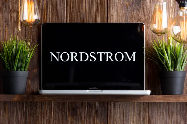 Tula Rosja 16.01.20 Nordstrom na ekranie laptopa izolowany. — Zdjęcie stockowe