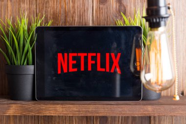 Tula Rusya 16.01.20 Netflix tablet bilgisayar ekranında izole.