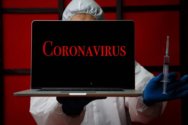 Laptop monitor screen with the warning text coronavirus. Chinese virus concept. — ストック写真