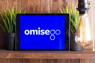 Tula Rusya 16.01.20 omisego tablet bilgisayar ekranında izole.