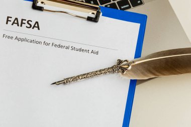 Fafsa beyanı masadaki boş belge.