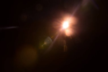 Siyahta soyut Doğal Güneş parlaması