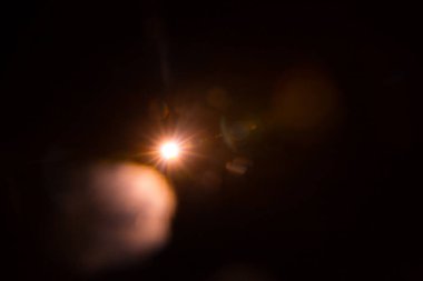 Siyahta soyut Doğal Güneş parlaması