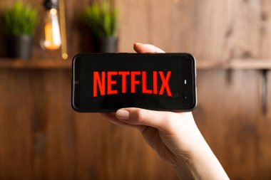 Tula Rusya 16.01.20 Netflix telefon ekranında izole edildi.