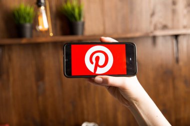 Tula Rusya telefon ekranındaki 16.01.20 Pinterest izole edildi.