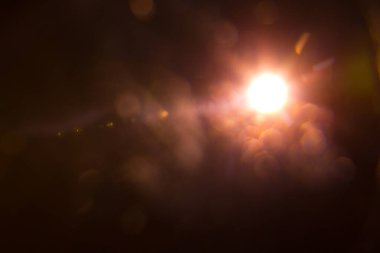 Siyahta soyut Doğal Güneş parlaması