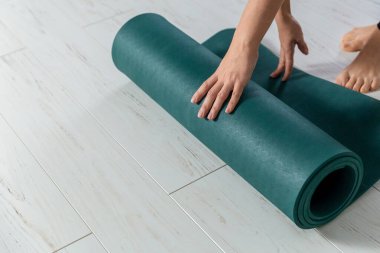 Yoga ev içi konsepti. Aktif yaşam ve güç. Meditasyon ve rahatlama.