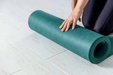 Yoga ev içi konsepti. Aktif yaşam ve güç. Meditasyon ve rahatlama.