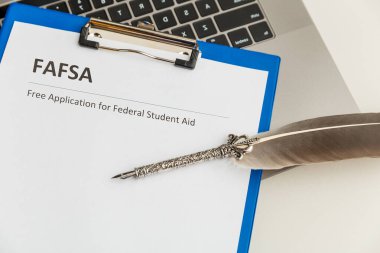 Fafsa beyanı masadaki boş belge.
