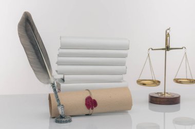 Vasiyetnamede ve son arzusunda halka açık kalem ve damga yok. Noter kamu araçları.
